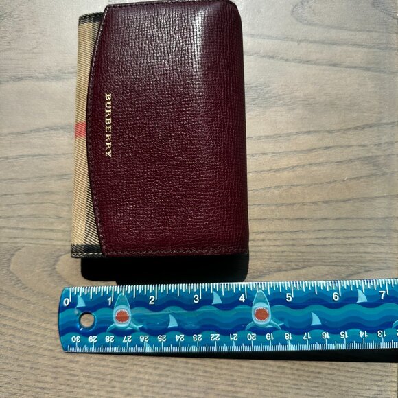 Burberry Burgundy House Check Wallet, Exceptional Condition! - Picture 10 of 14